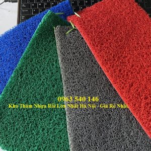 Thảm nhựa rối màu sắc phong phú