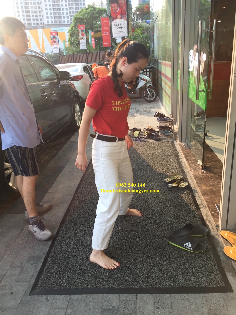 Gia công thảm trải sảnh tòa nhà theo mọi kích thước yêu cầu.