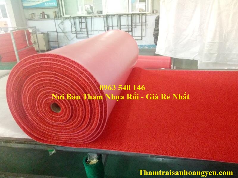 Thảm nhựa rối màu đỏ dạng cuộn kích thước 1,2 x 18m