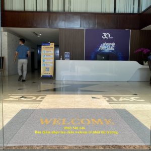 Thảm nhựa welcom có chất liệu nhựa cao su rồi rất bền.