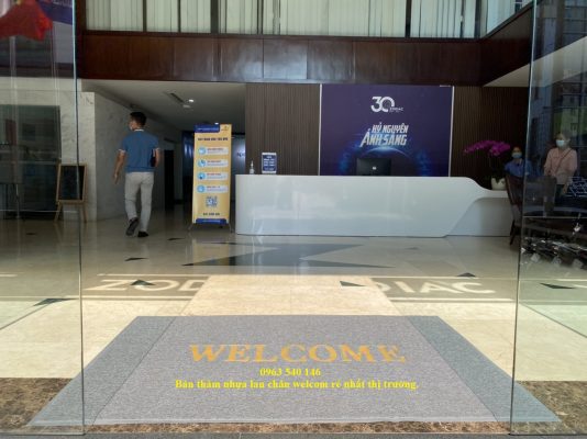 Thảm nhựa welcom có chất liệu nhựa cao su rồi rất bền.