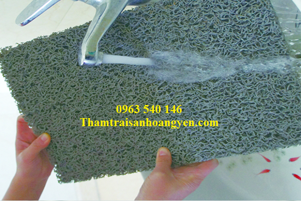 Phương pháp vệ sinh tấm thảm nhựa rối welcom.