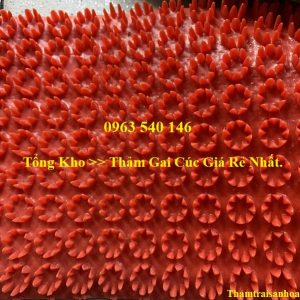 Thảm gai cúc màu đỏ giá rất rẻ tại Thảm Hoàng Yến.