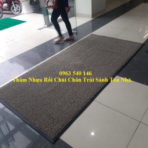 Thảm chùi chân nhựa rối trải sảnh tòa nhà