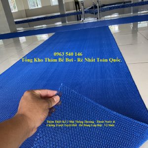 Thiết kế thảm nhựa lưới thông thoáng 2 mặt nên dễ thoát nước.