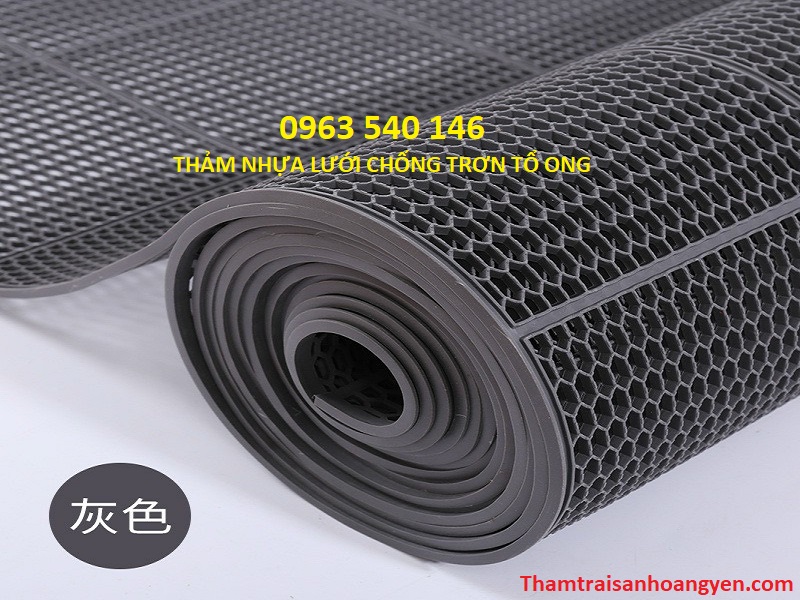 thiết kế hai mặt thông nhau giúp thảm tổ ong thoát nước tốt.